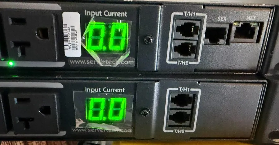 Блок розеток PDU ServerTech CW-8H1A113 Switched Rack PDU 8-Out 120V 16A Remote M — фото лота 2