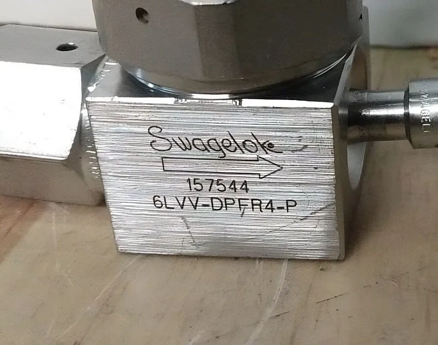 Клапан Swagelok 6LVV-DPFR4-P Diaphragm Valve 1/4" FVCR Stainless Steel