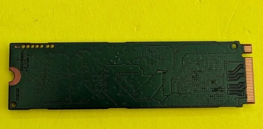 SSD-накопитель Samsung PM951 256GB NVMe M.2 2280 SSD MZFLV256HCHP 99% Health — фото лота 1