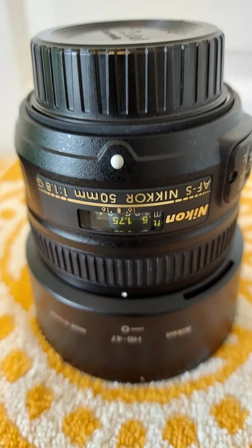 Объектив Nikon AF-S DX NIKKOR 35mm f/1.8G Lens