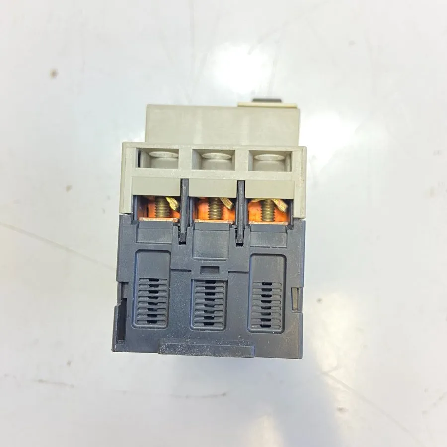 Автоматический выключатель TELEMECANIQUE GV2-MO6 MOTOR PROTECTION CIRCUIT BREAKE — фото лота 2