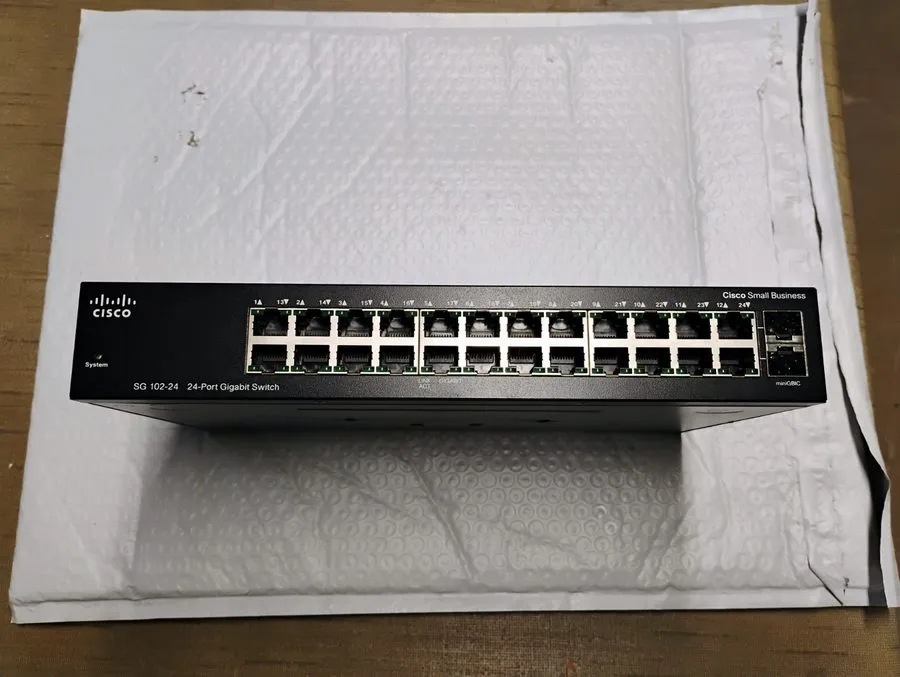 Коммутатор Cisco SG102-24 24-Port Gigabit Ethernet Unmanaged Rackmount Switch