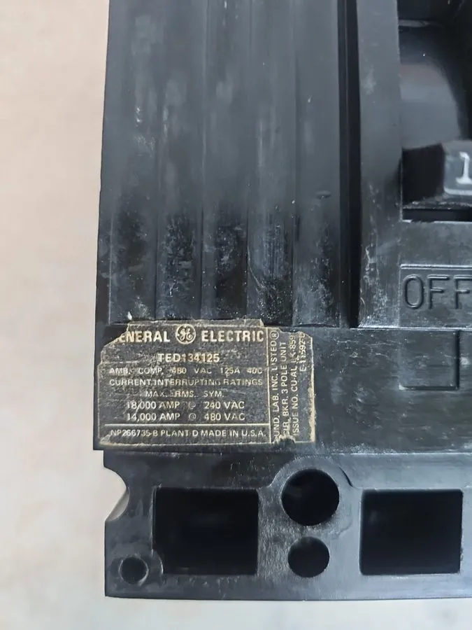 Автоматический выключатель GE TED TED134125 3 Pole 125 Amp 480v Black Circuit Br