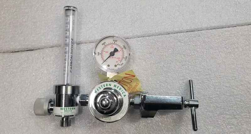 Трубопроводная арматура Western Medical M1-940-12FM Carbon Dioxide Pressure Regu