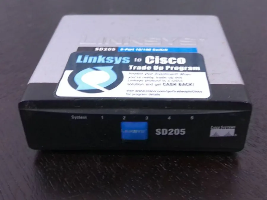 Коммутатор Linksys SD205 5-Port 10/100 Desktop Ethernet Switch Cisco Systems Ver