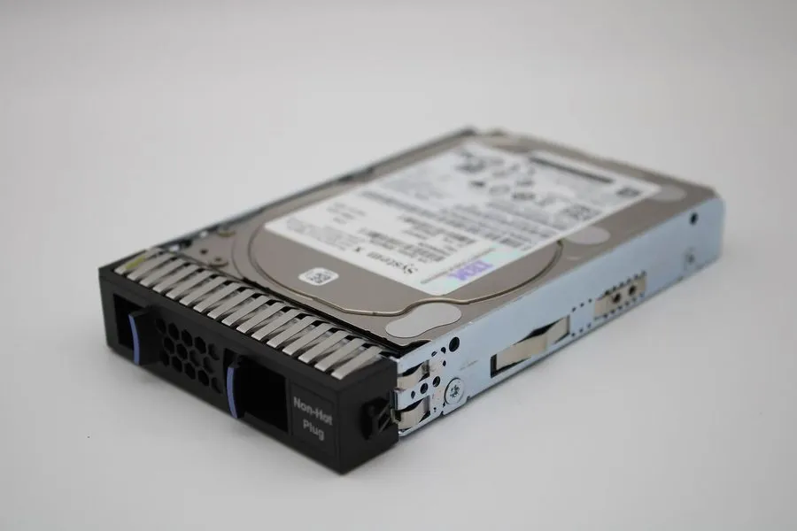 Жёсткий диск IBM Lenovo Toshiba 300GB 2.5" 10K 12G SAS HDD Hard Drive AL14SEB030