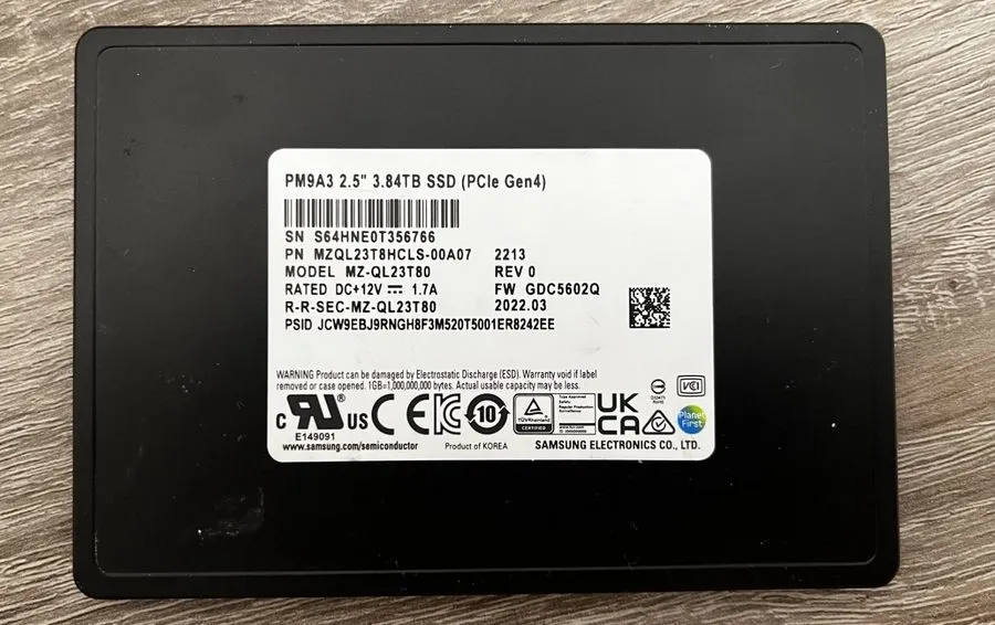 SSD-накопитель MZ-QL23T80 Samsung PM9A3 Series 3.84TB PCI-E NVMe U.2 2.5 SSD MZQ