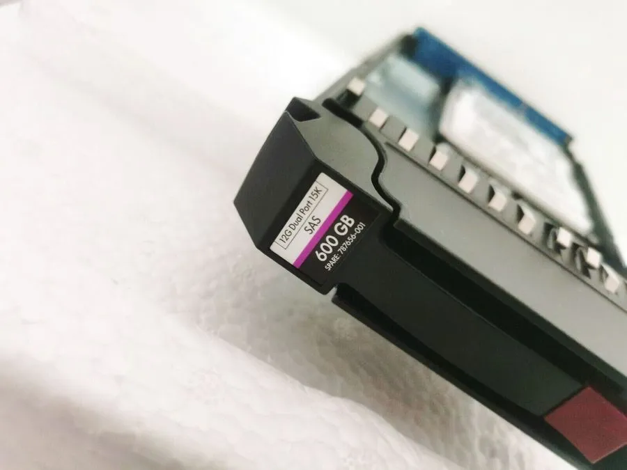 Жёсткий диск J9V70A HP MSA 15K 12G 3.5INCH SAS 600GB HDD 787656-001 — фото лота 1