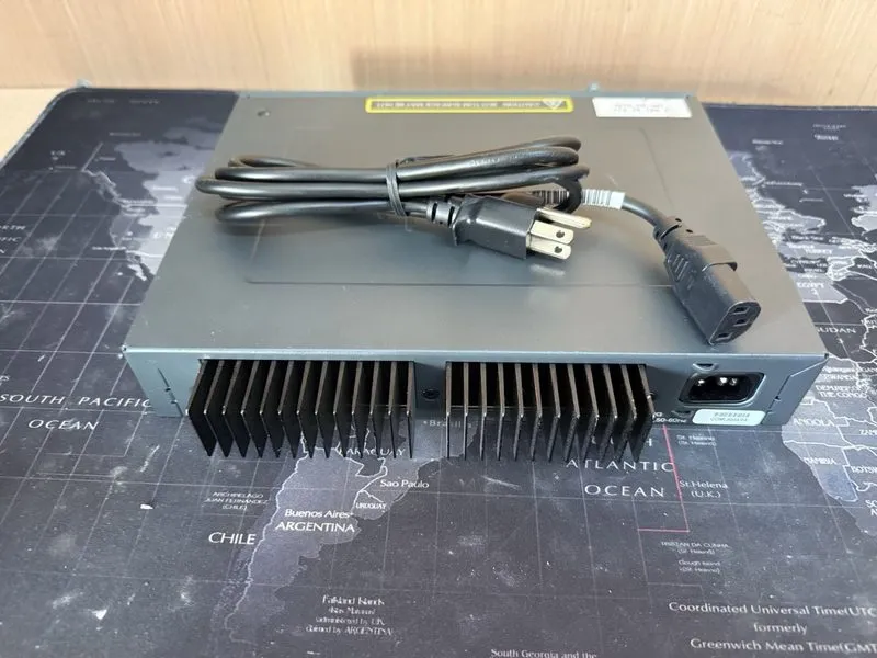 Коммутатор Cisco WS-C3560- -S 8-Port Fast Ethernet PoE Switch w/ Power Cord — фото лота 4