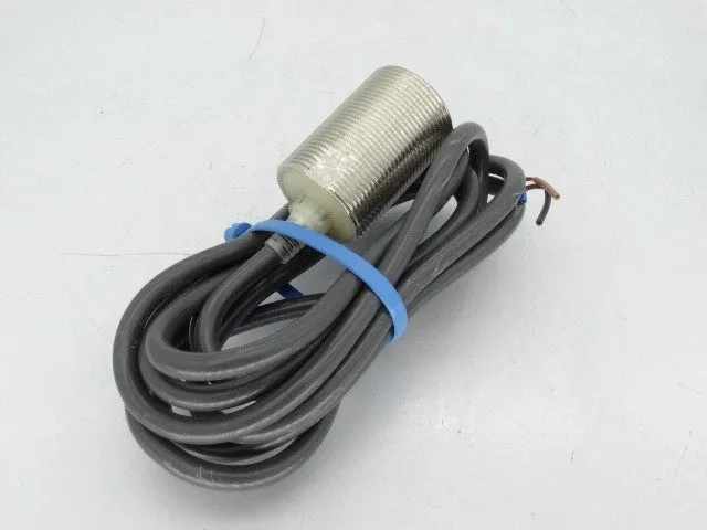 Датчик приближения Omron E2E-X10E1 23X0 12-24VDC Proximity Sensor