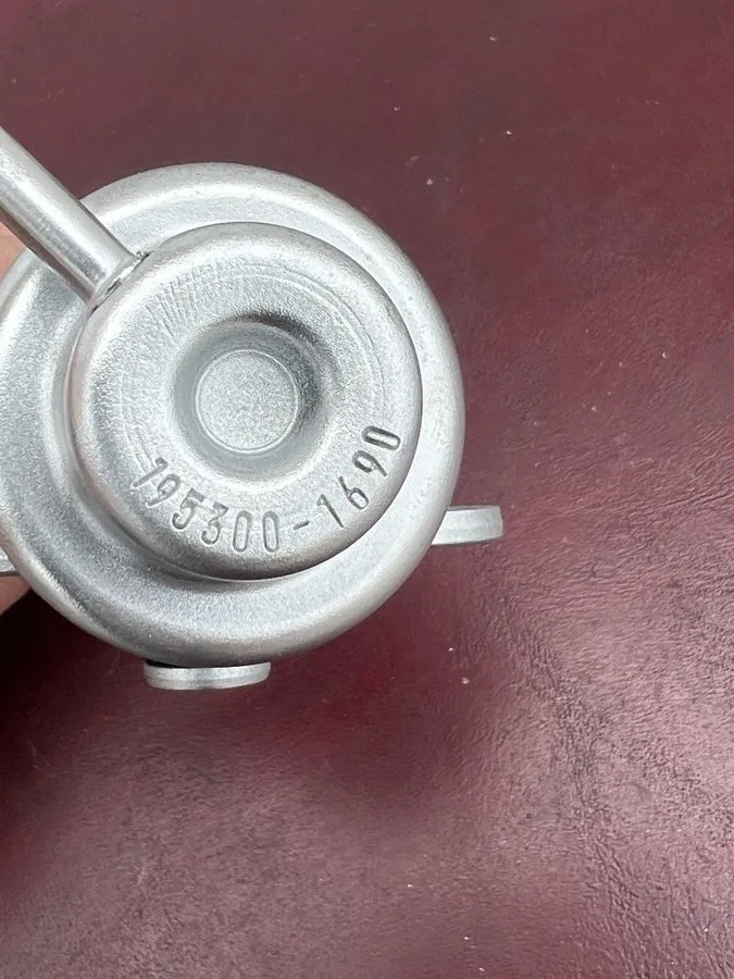 Трубопроводная арматура MAZDA 323 626 GM BJ 2.0 FS-DE FUEL PRESSURE REGULATOR FP — фото лота 2