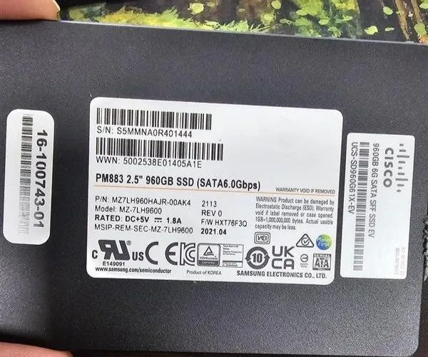 SSD-накопитель MZ-7LH9600 SAMSUNG PM883 960GB 2.5'' SATA 6.0Gbps MZ7LH960HAJR-00