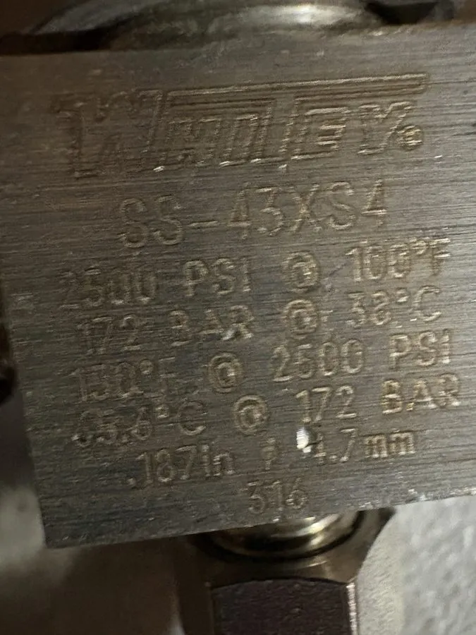 Клапан Whitey Swagelok SS-43XS4 1/4" Ball Valve 2500 PSI Stainless Steel NOD