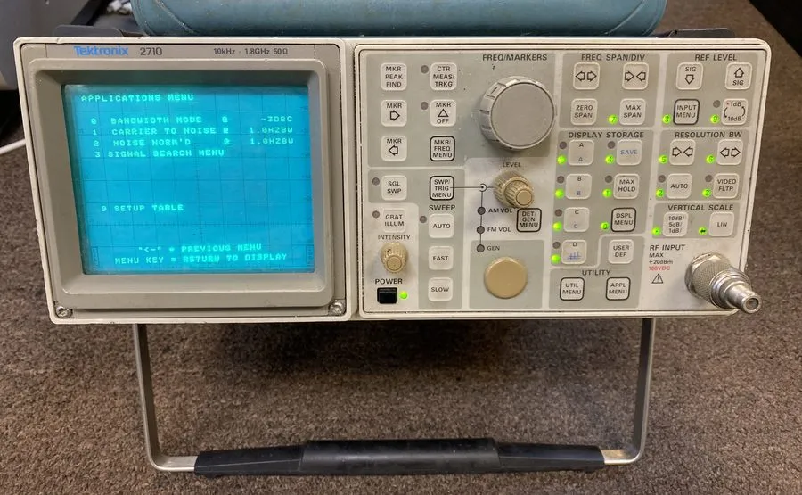 Анализатор спектра Tektronix 2710 Spectrum Analyzer 9kHz to 1.8GHz