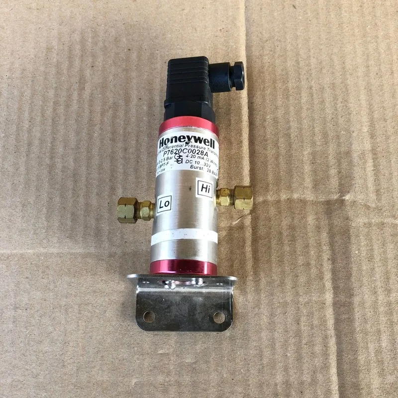 Датчик давления HONEYWELL P7620C0028A DIFFERENTIAL PRESSURE TRANSMITTER