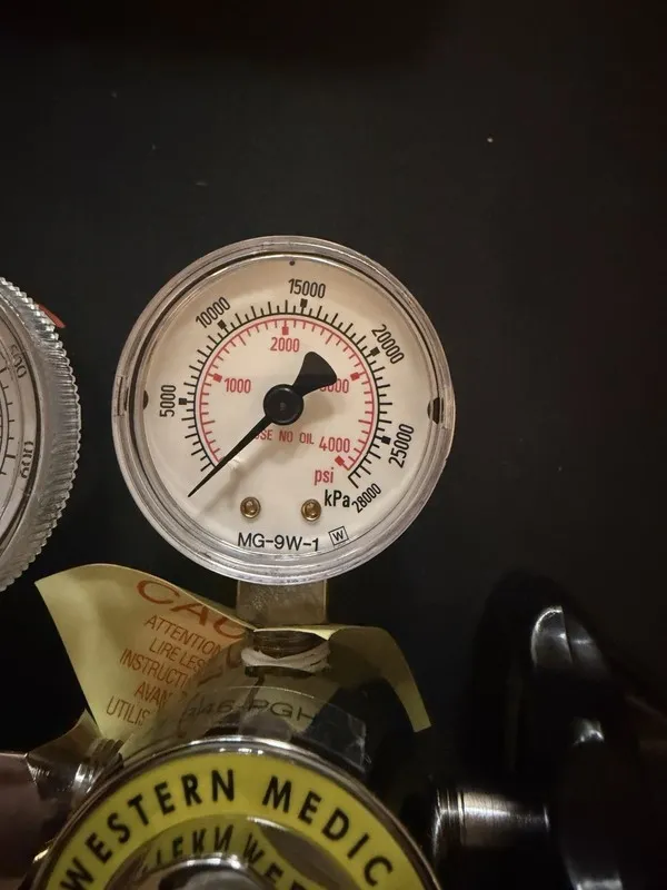 Трубопроводная арматура Western Medica Dual Gauge Gas Pressure Regulator 4000 PS — фото лота 2