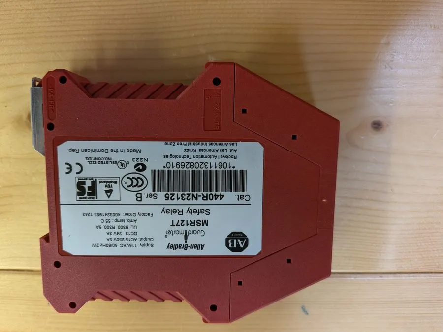 Реле безопасности Allen Bradley 440R-N23125 MSR127T Guard Master Safety Relay