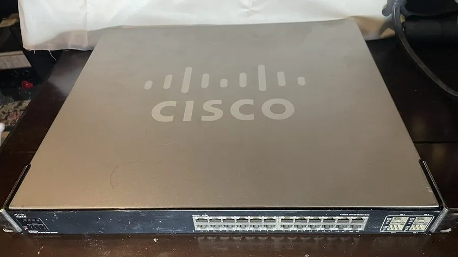 Коммутатор CISCO SGE2000 V01 24-PORT 10/100/1000 SWITCH (R2S2.6)