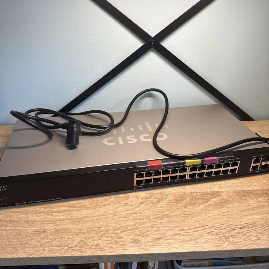 Коммутатор Cisco SG220-26 26-Port Gigabit Smart Plus Switch w/ Power Cord — фото лота 1