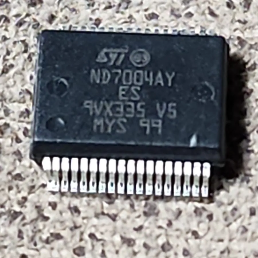 Микросхема STMicroelectronics ND7004AY ND7004 Series 4-Wire Interface IC SMD 32- — фото лота 1