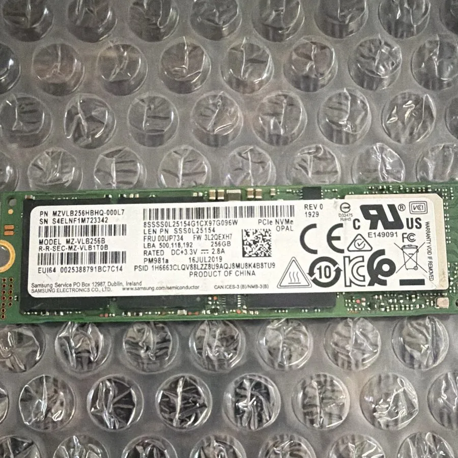 SSD-накопитель SAMSUNG PM981a M.2 2280 NVMe PCIe 3.0 x4 256GB SSD MZVLB256HBHQ-0