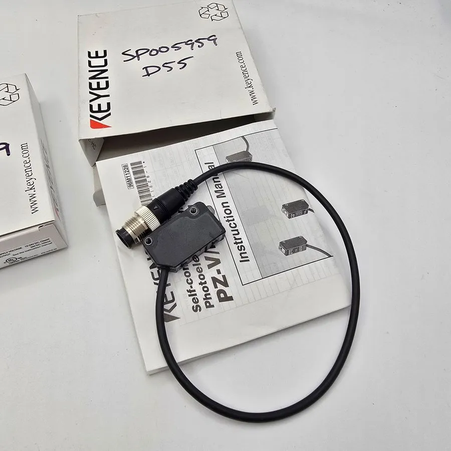Фотоэлектрический датчик KEYENCE PZ-V13 BUILT-IN AMPLIFIER PHOTOELECTRIC SENSOR  — фото лота 1