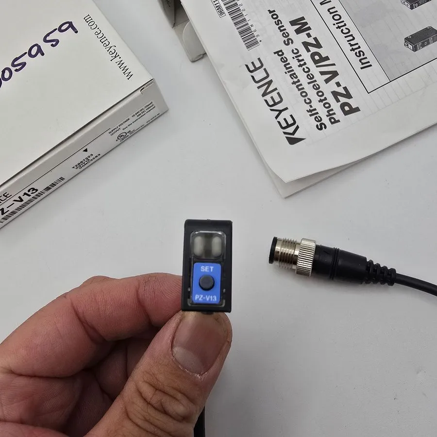 Фотоэлектрический датчик KEYENCE PZ-V13 BUILT-IN AMPLIFIER PHOTOELECTRIC SENSOR  — фото лота 2