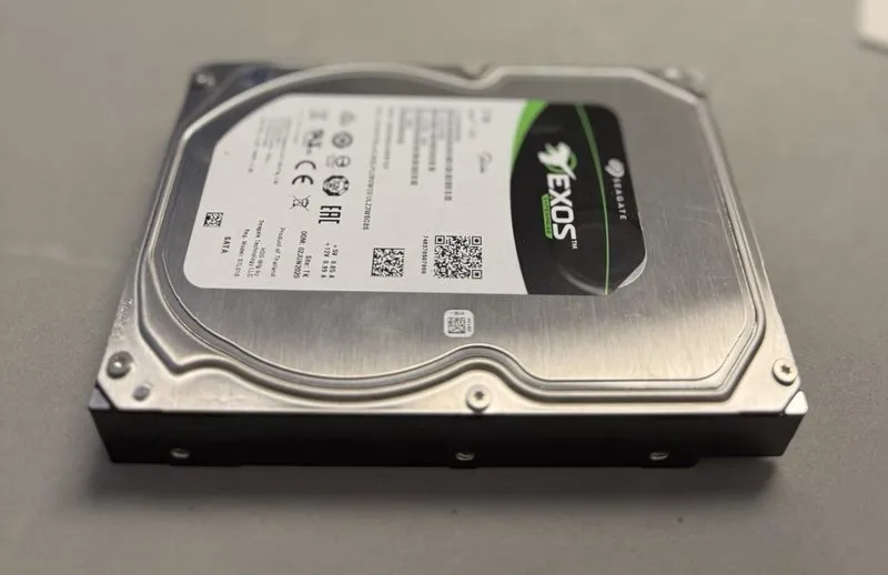 Жёсткий диск Seagate Exos 7E8 ST2000NM000A 2TB 3.5" SATA 7200RPM Enterprise Hard — фото лота 3
