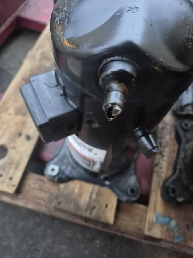 Компрессор Copeland 2.5 Ton Scroll Compressor ZR28K3-PFV-230 — фото лота 2