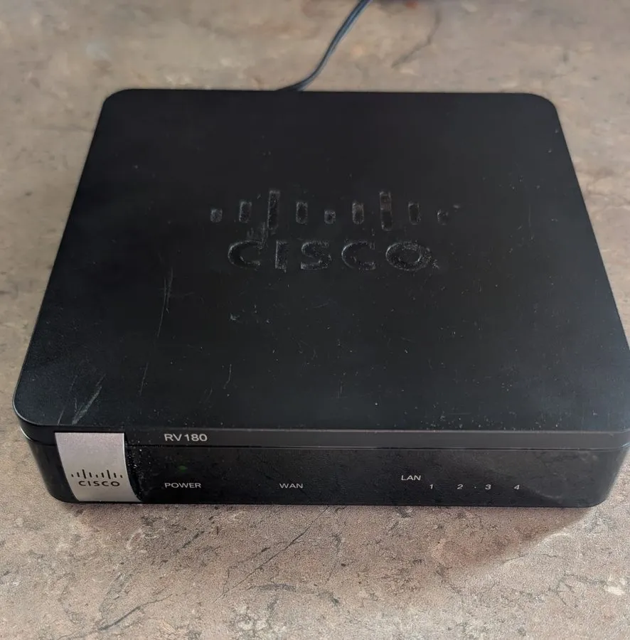 Маршрутизатор Cisco Small Business Single Band RV180 VPN 4 Port Router