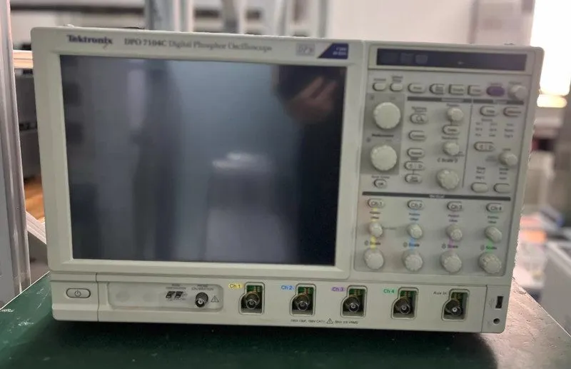 Осциллограф Tektronix DPO7104C Oscilloscope, 1 GHz Bandwidth