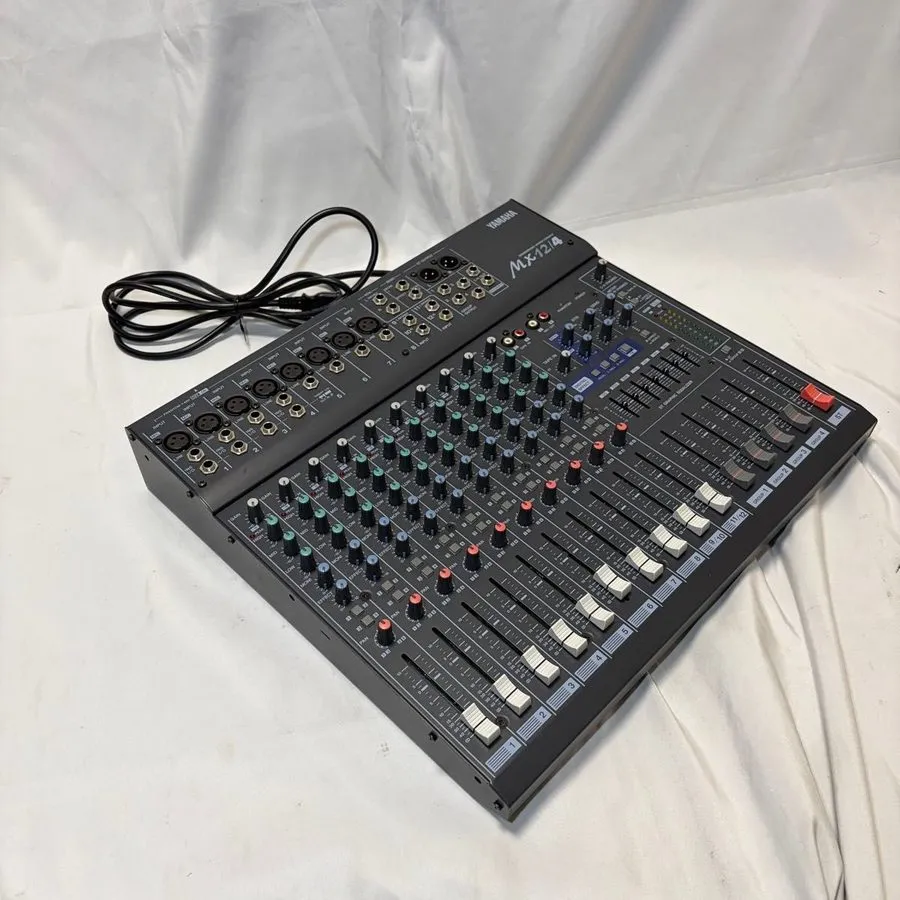 Микшерный пульт Yamaha MX12/4 12-Channel 4-Bus Analog Mixing Console DJ Audio 38