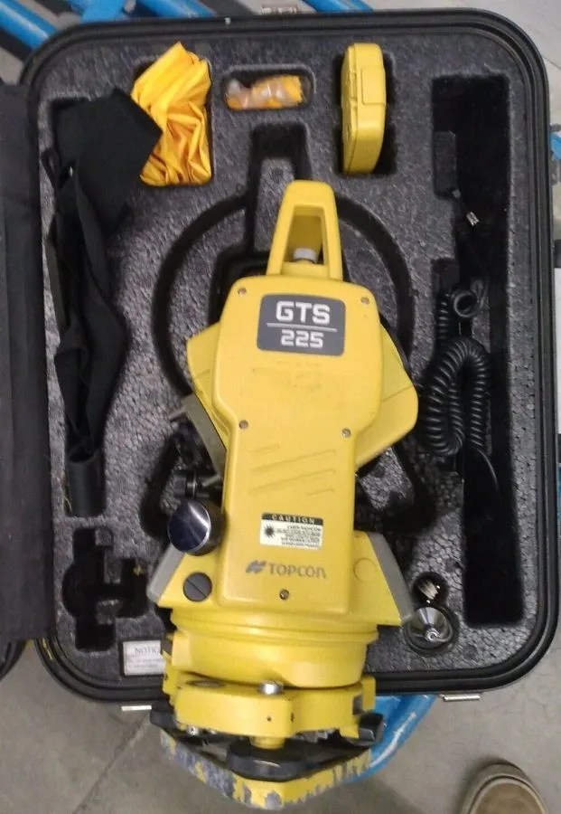 Тахеометр TOPCON GTS-225 SURVEYING TOTAL STATION