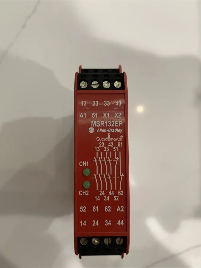 Реле безопасности Allen-Bradley 440R-E23097 SER A Safety Relay