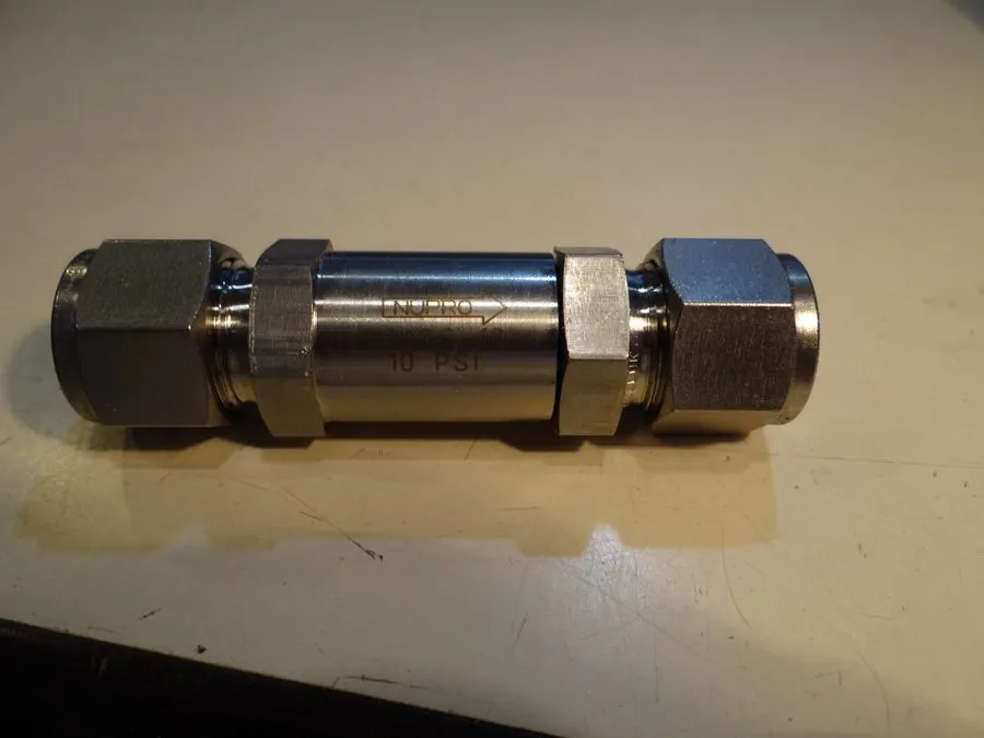 Клапан SWAGELOK SS-8C-10 Poppet Check Valve 316SS, 1/2" Tube OD, 10 PSI