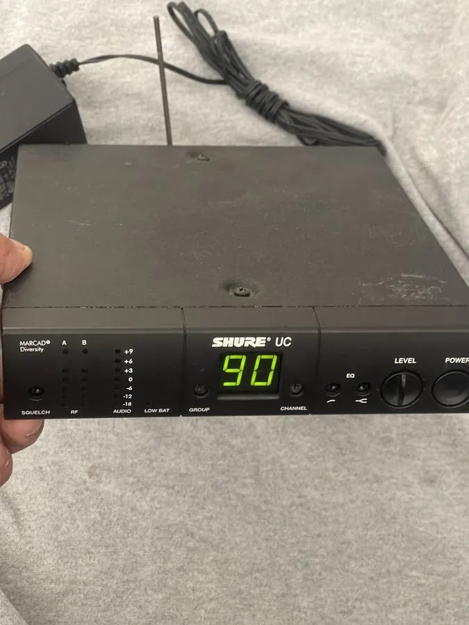 Радиосистема Shure UC4-UA Wireless Microphone Receiver Frq 782-806 MHz w Adaptor — фото лота 1