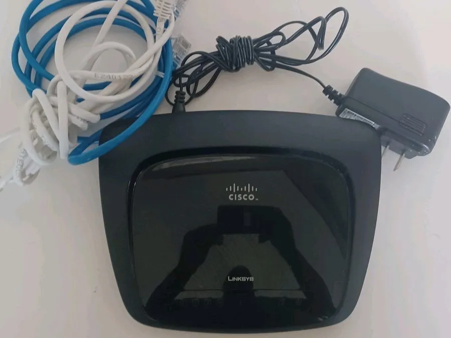 Маршрутизатор Cisco Linksys WRT110 RangePlus Wireless G 4-Port 2.4GHz Router — фото лота 1