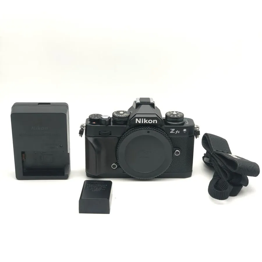 Фотокамера NIKON Z fc 20.8MP Mirrorless Digital Camera Body -black (shutter 3906 — фото лота 1