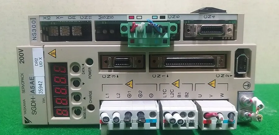 Сервопривод Yaskawa Electric Servopack SGDH-05AE. Z-203s