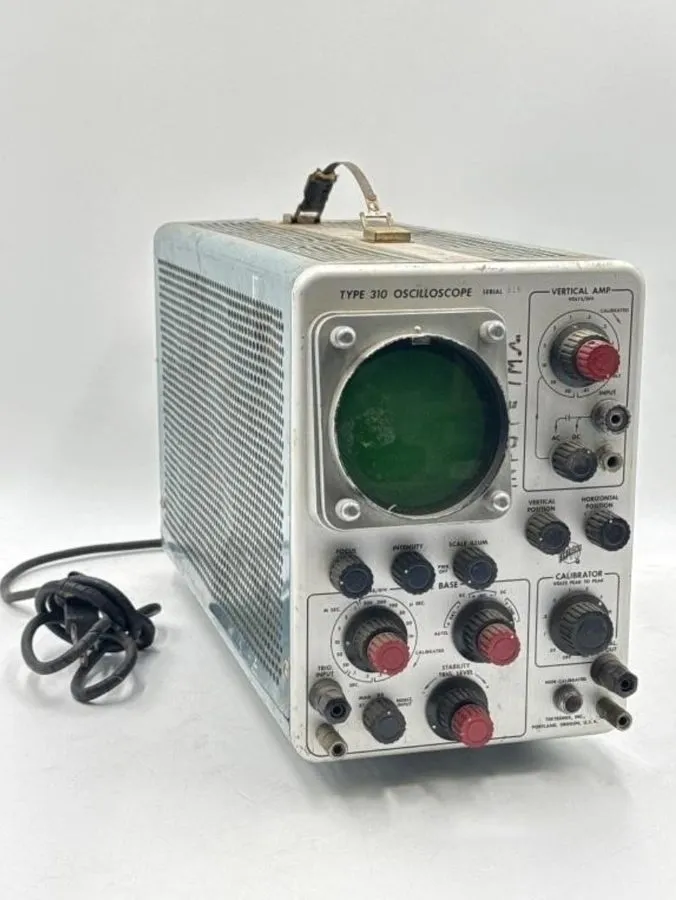 Осциллограф Tektronix Type 310A Oscilloscope Powers on