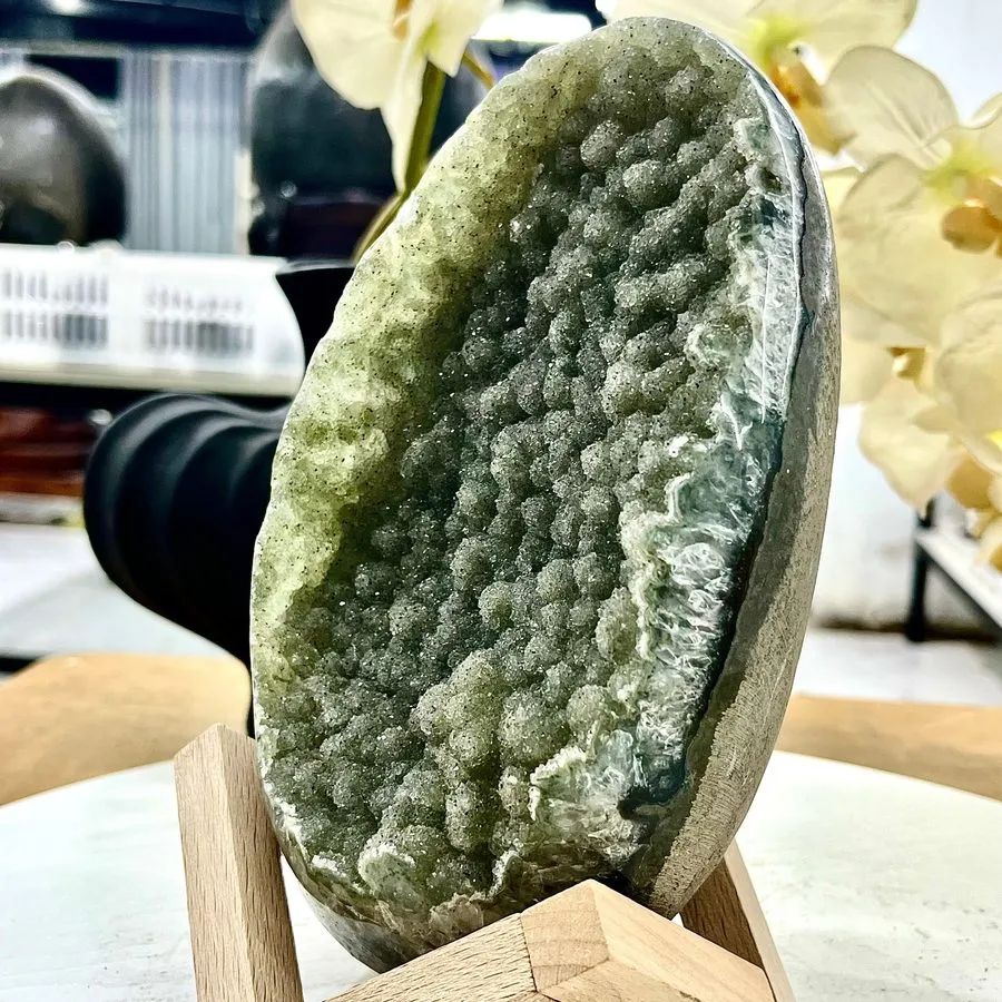 Лабораторный прибор 5.61LB Uruguayan gummy natural crystal, top-grade dragon egg