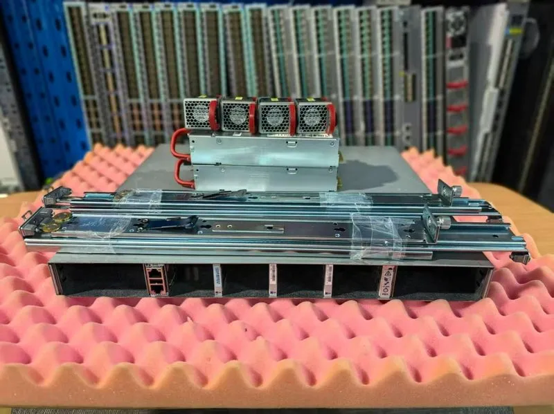 Коммутатор Arista DCS-7280SR-48C6-F 48x10GbE (SFP+) & 6x100GbE QSFP