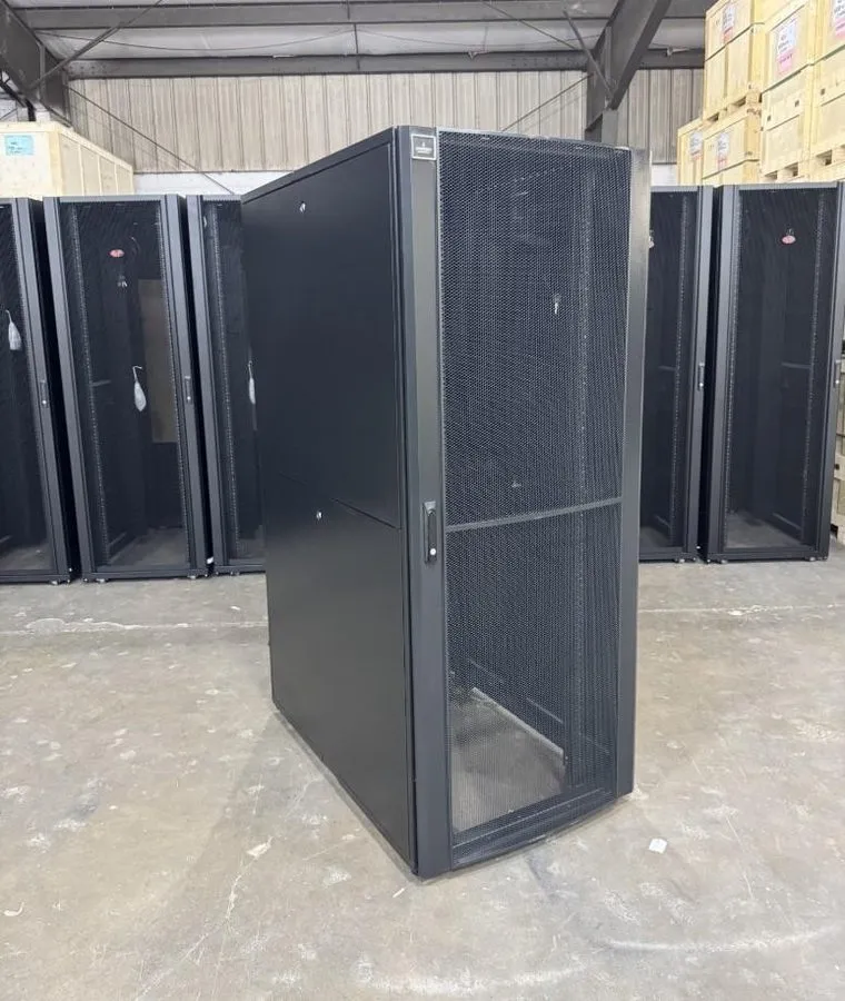 Стойка/шкаф APC AR3350 NETSHELTER ENCLOSURE 42U 750MM X 1200MM SERVER RACK AI DA — фото лота 1