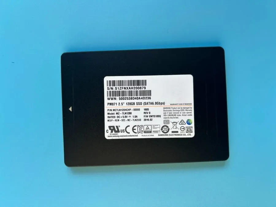 SSD-накопитель Samsung PM871 128GB 2.5" SATA 6Gb/s Solid State Drive SSD MZ-7LN1 — фото лота 1