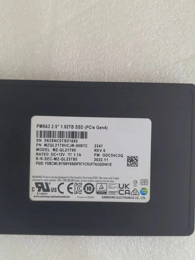SSD-накопитель Samsung PM9A3 1.92TB 2.5" NVMe PCIe Gen4 Internal SSD MZQL21T9HCJ