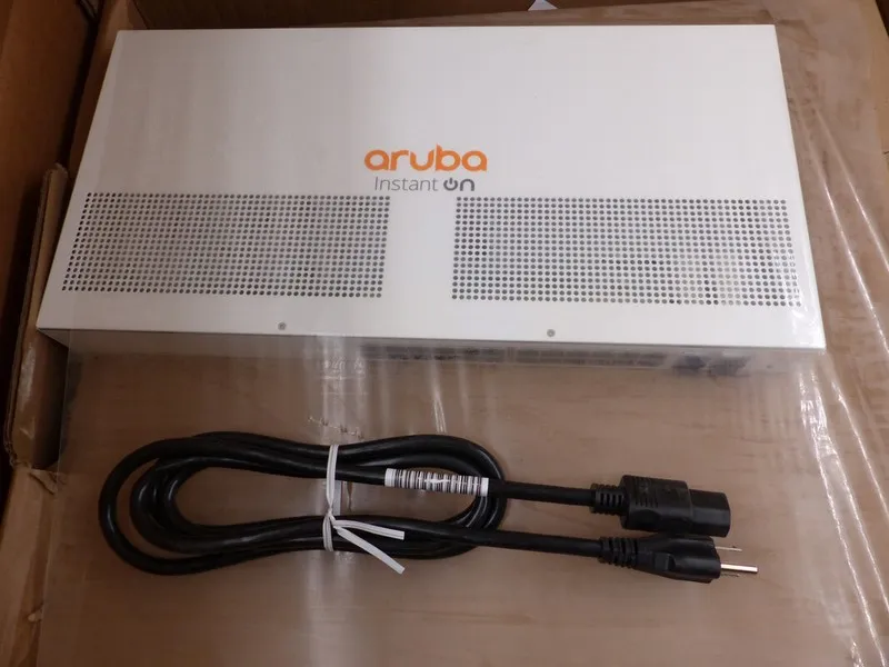 Коммутатор HPE Aruba Instant On 1930 24G 4SFP+ JL682A 24-Port Gigabit Switch