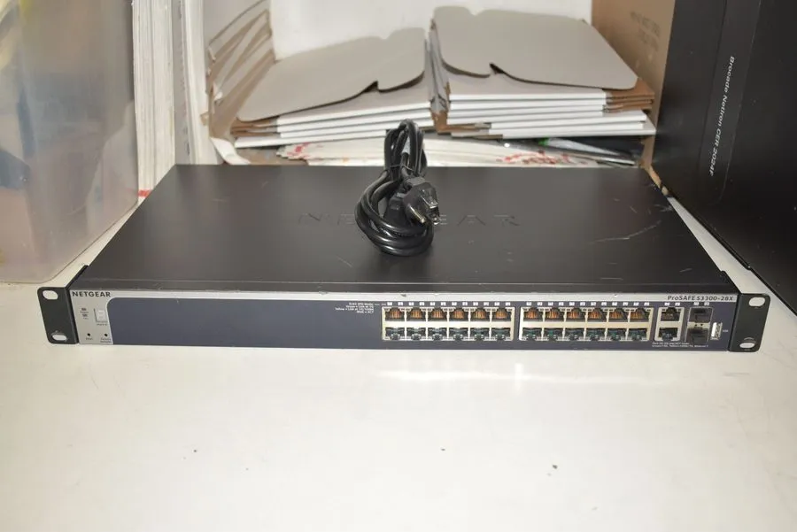 Коммутатор NETGEAR GS728TX ProSAFE S3300-28X 28-Port Smart Managed Gigabit Switc