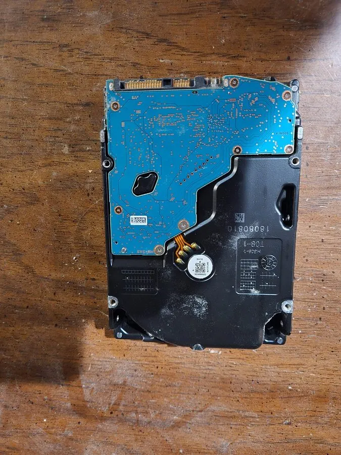 Сервер Toshiba MG09SCA18TA Enterprise HDD Hard Drive 18 TB SAS 7200RPM PN HPEPY2