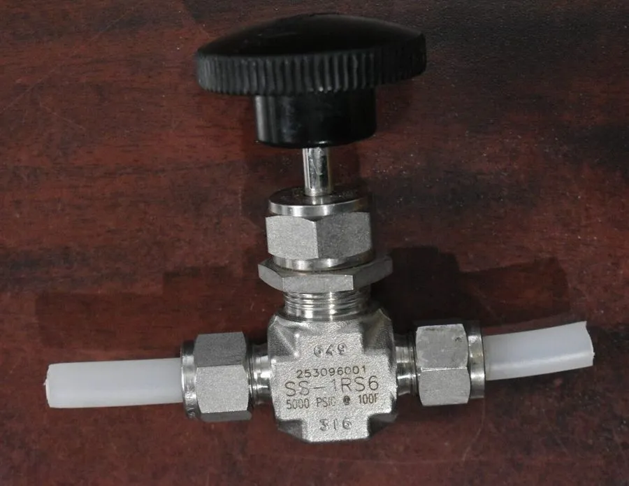 Клапан Swagelok 3/8" Stainless Steel Bonnet Needle Valve SS-1RS6 (LXE9J)