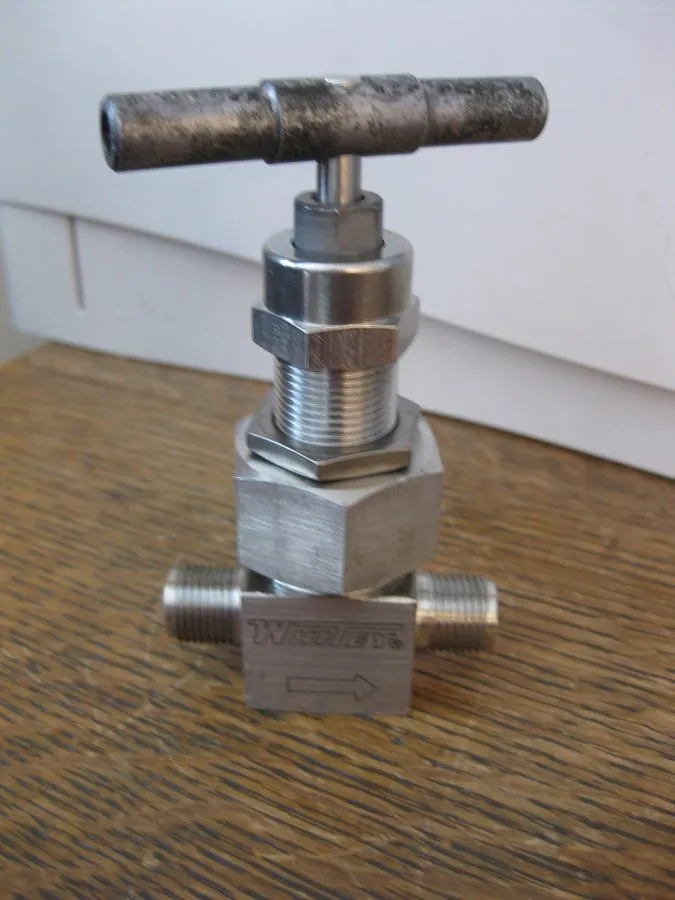 Клапан Swagelok SS-6NBS6 Manual Stainless Needle Valve 6000psi 3/8in Tube